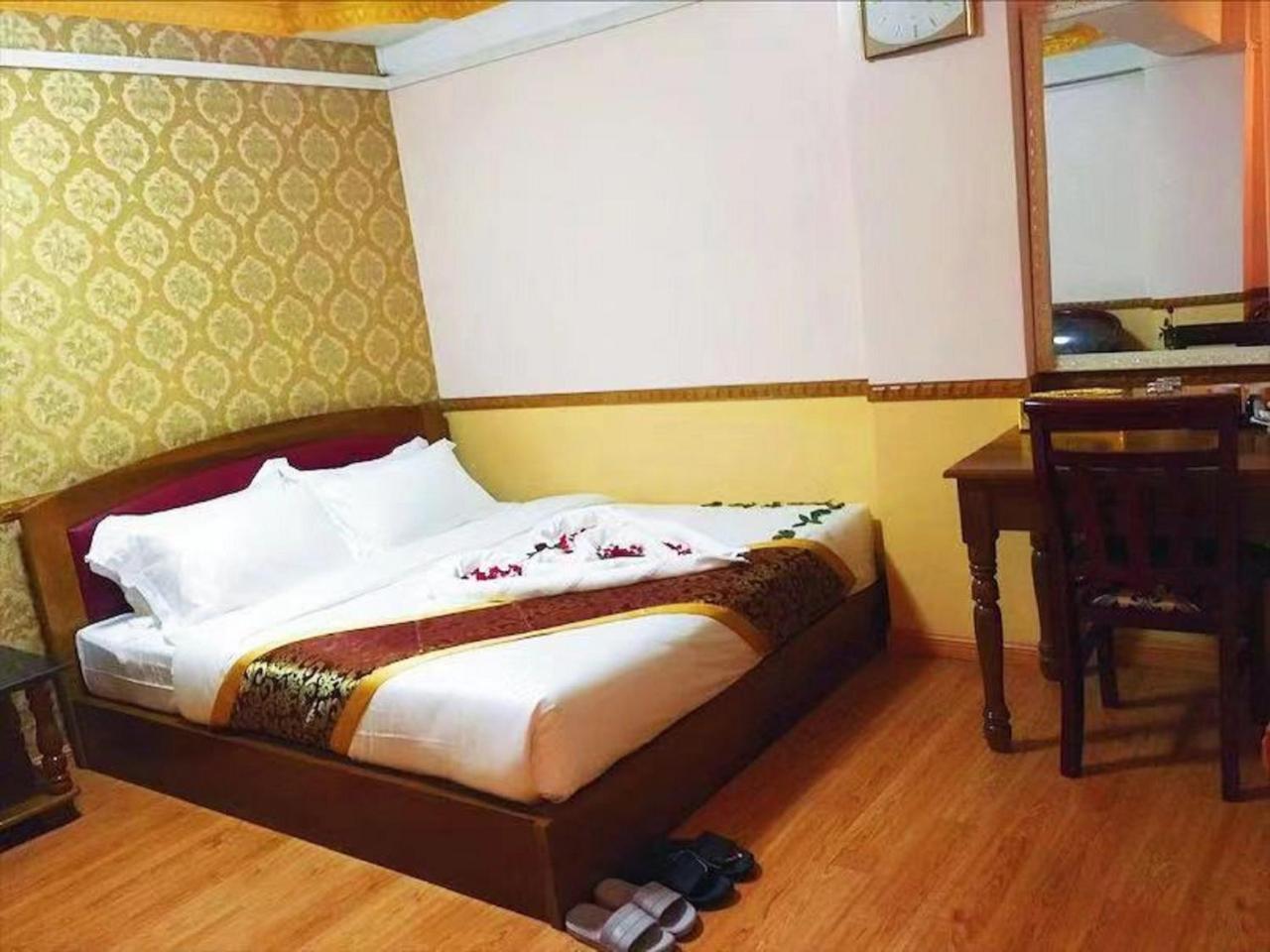 C & Y Hotel Янгон Екстер'єр фото