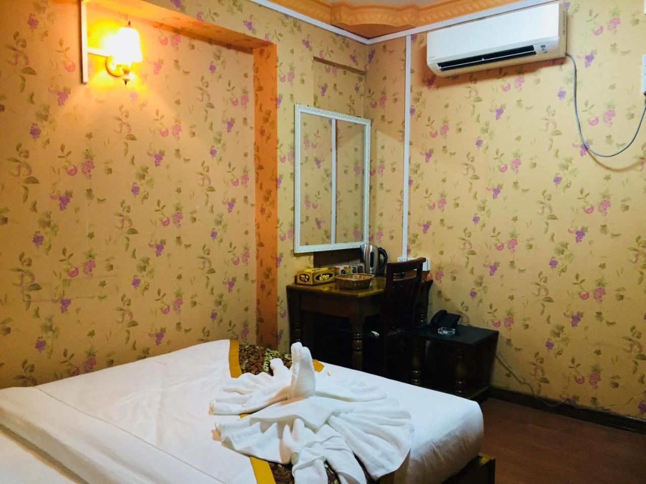 C & Y Hotel Янгон Екстер'єр фото