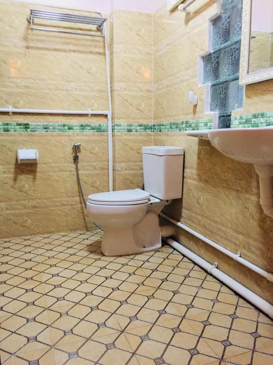 C & Y Hotel Янгон Екстер'єр фото