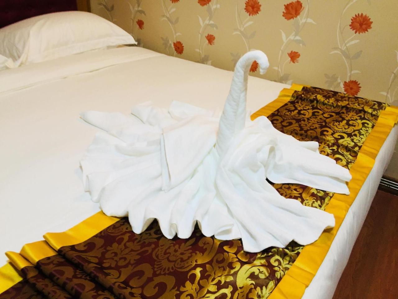 C & Y Hotel Янгон Екстер'єр фото