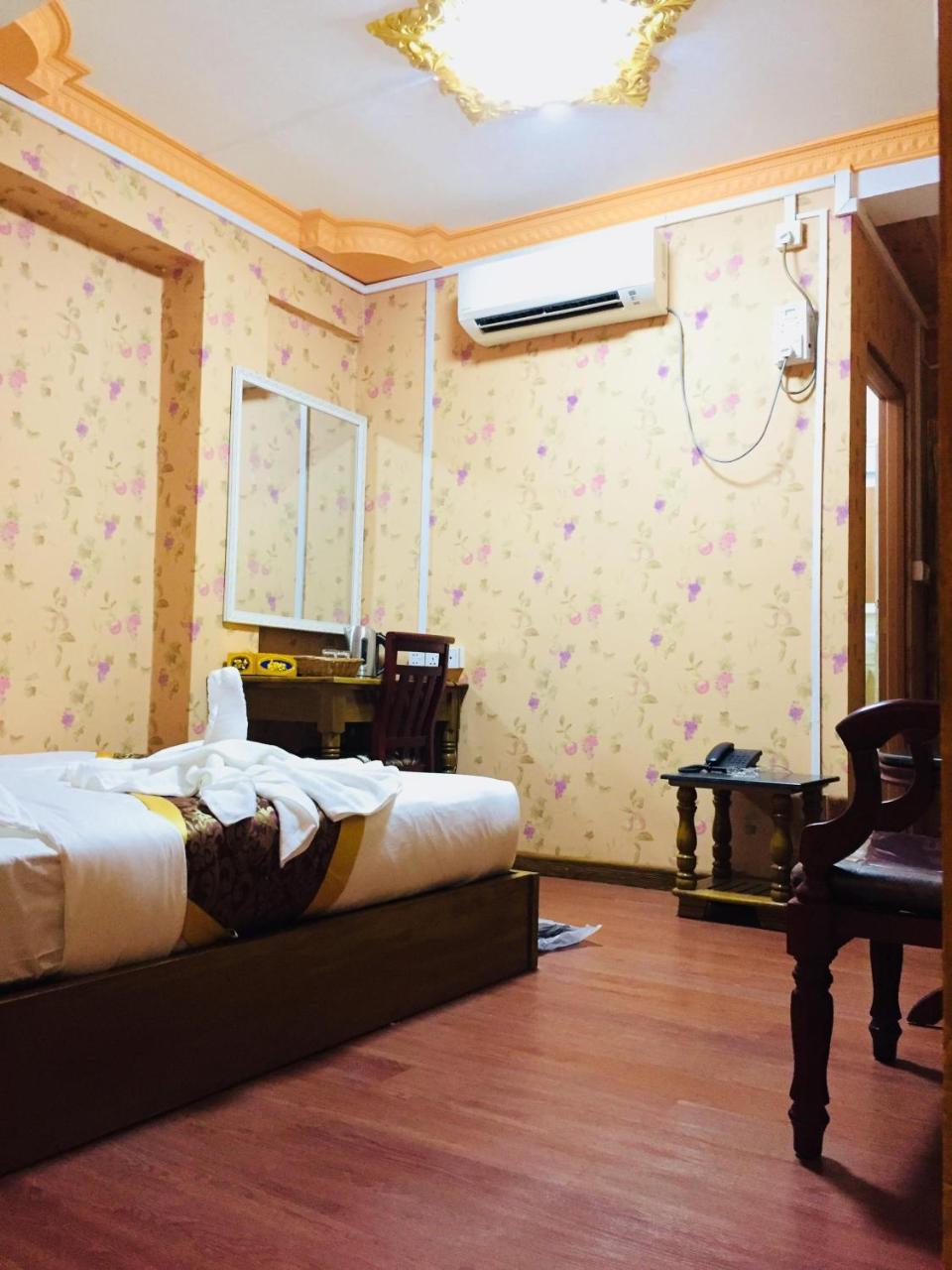C & Y Hotel Янгон Екстер'єр фото